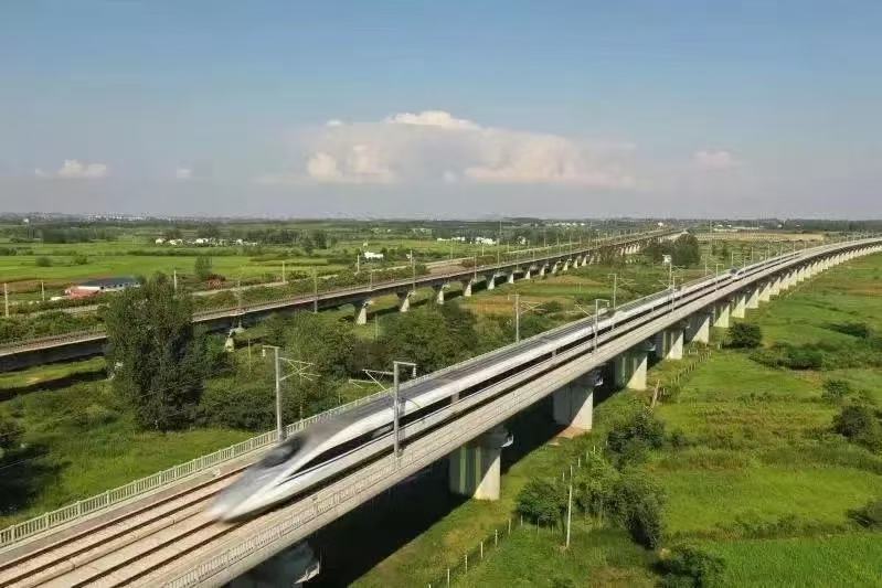 高铁“点燃”旅游热潮 广州游客搭乘广湛高铁开启粤琼联游