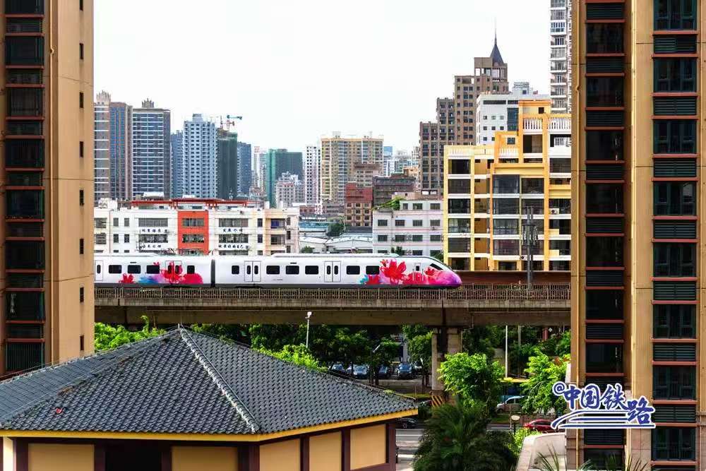 邵永高铁万吨转体梁顺利合拢，2027 年有望通车